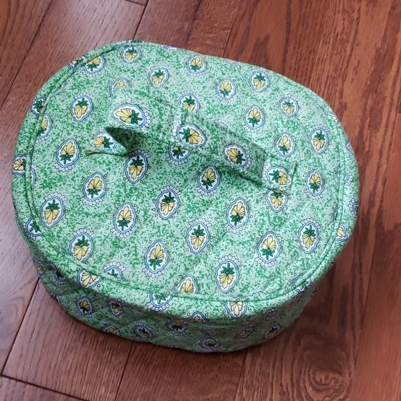 𝅺leaf  makeup/toiletry bag. - Picture 1 of 14